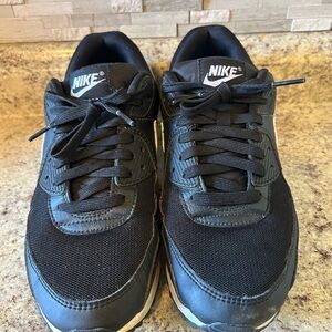 Nike Unisex Black and white shoes
